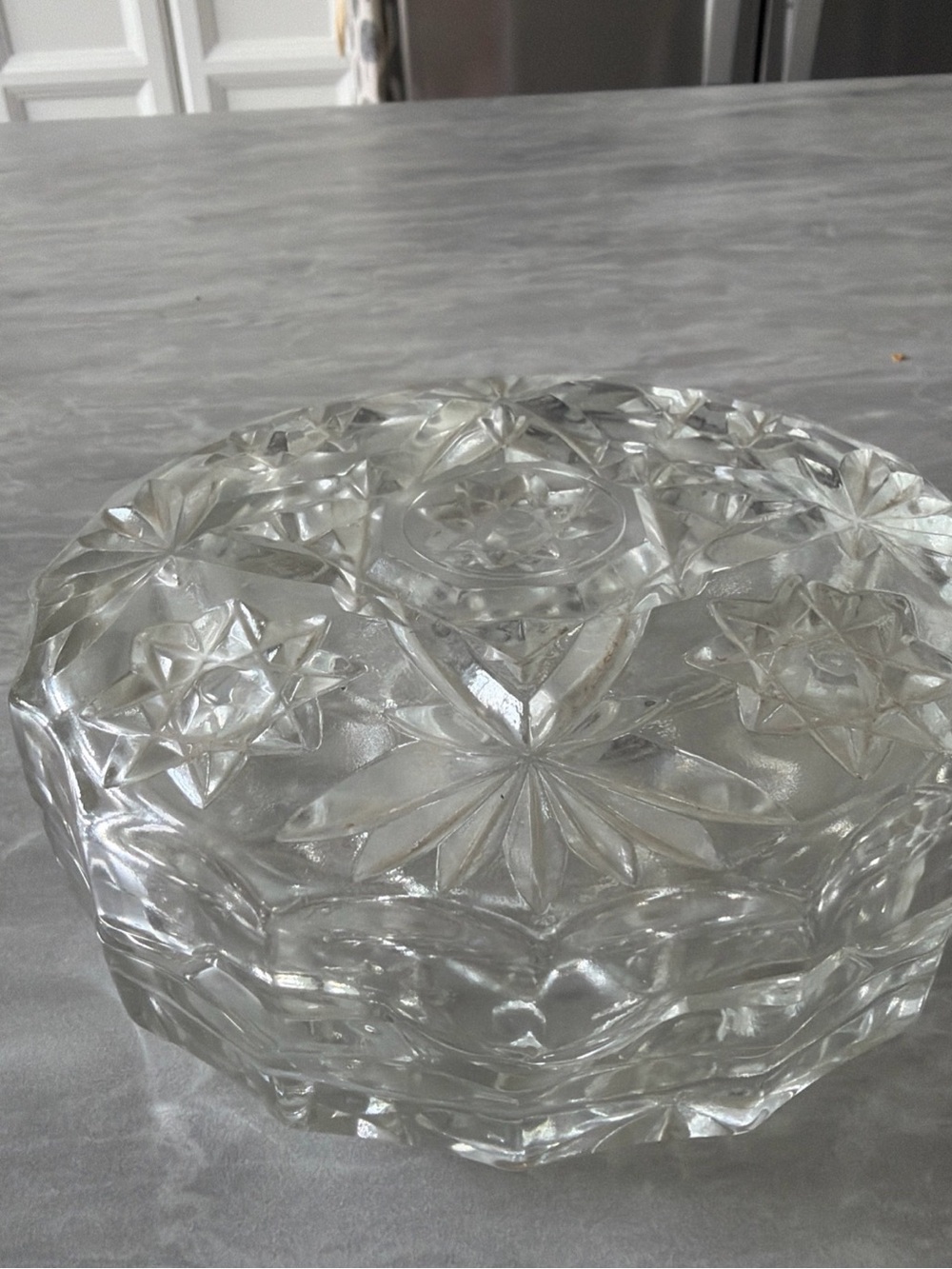VTG Clear Cut Crystal Glass Round Trinket/Jewerly  Box Star Design *Beautiful*